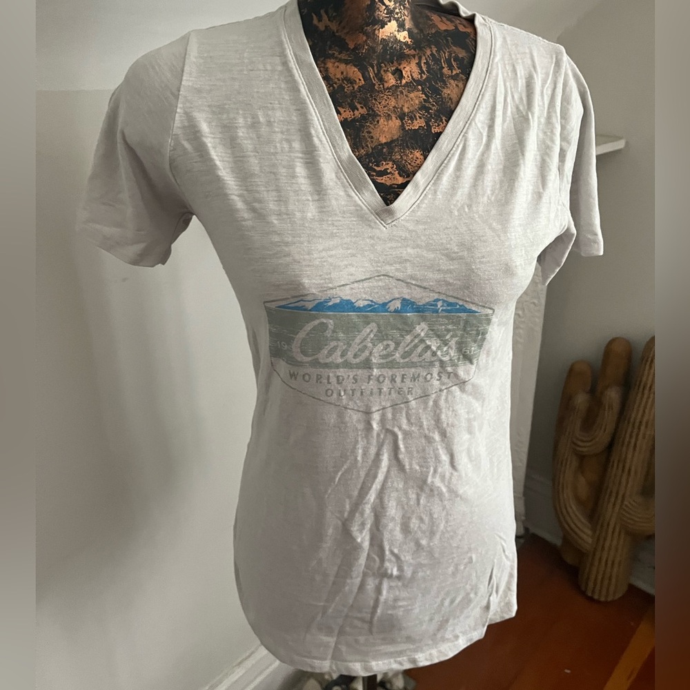 #64 Cabella's Women's XL shirt